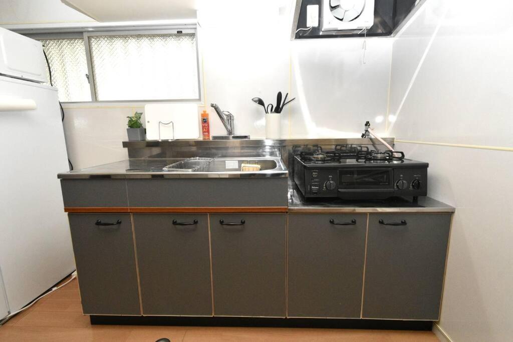 ゆったり1Ldkで最大8人まで宿泊可能！博多駅・キャナルも徒歩圏内！コンビニ・スーパー徒歩１分！ Sumiyoshi  Экстерьер фото